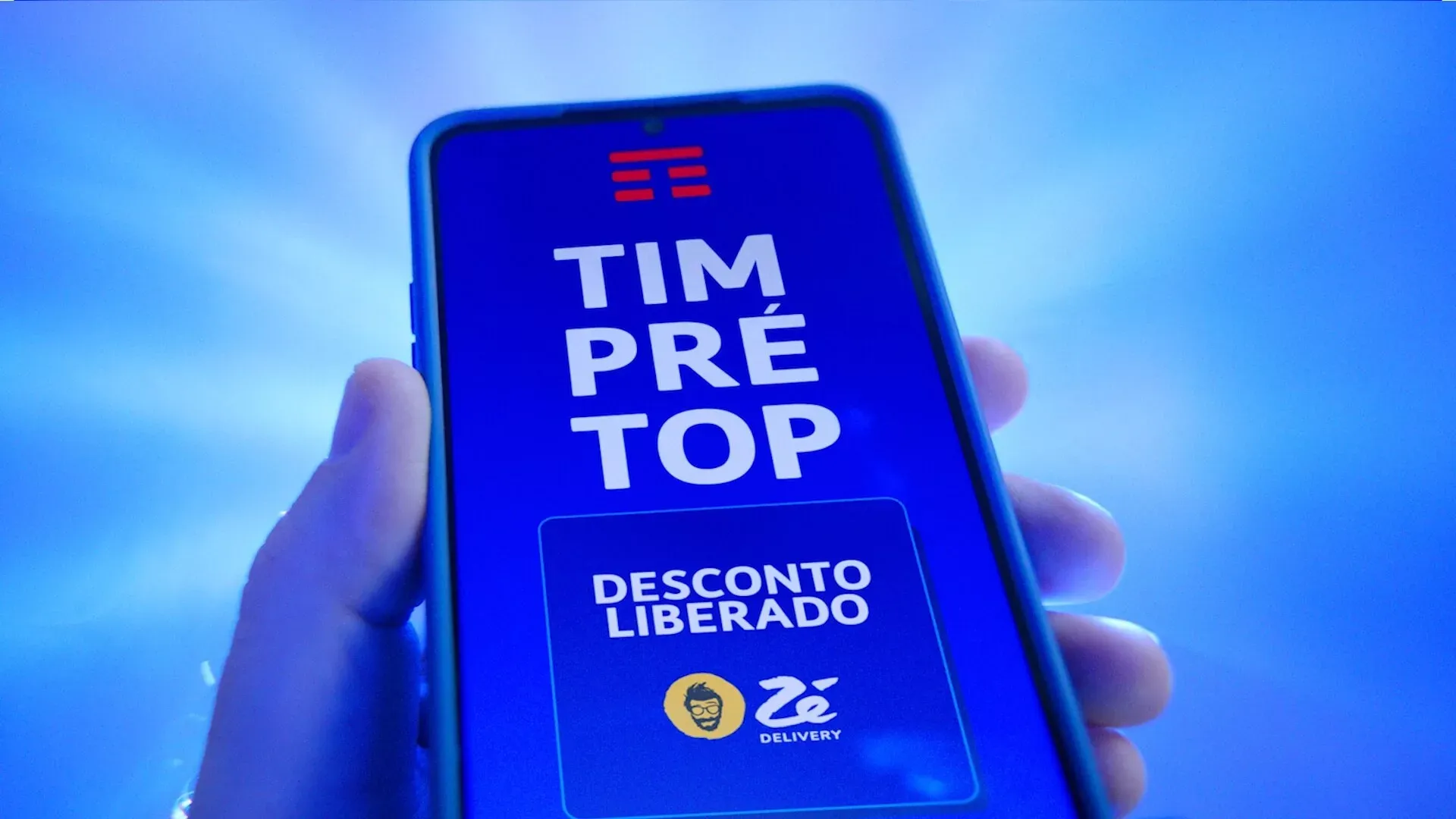 “Ai, que delícia o verão”: TIM e Zé Delivery celebram parceria inédita