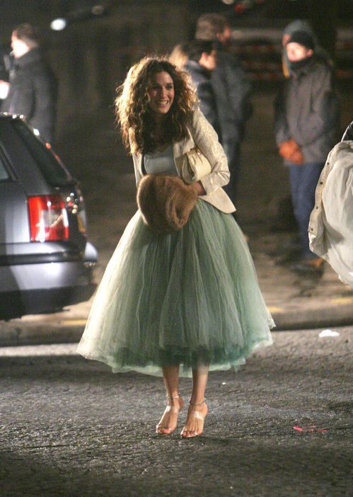 Carrie-Bradshaw-in-Paris-SATC-Season-6.jpg