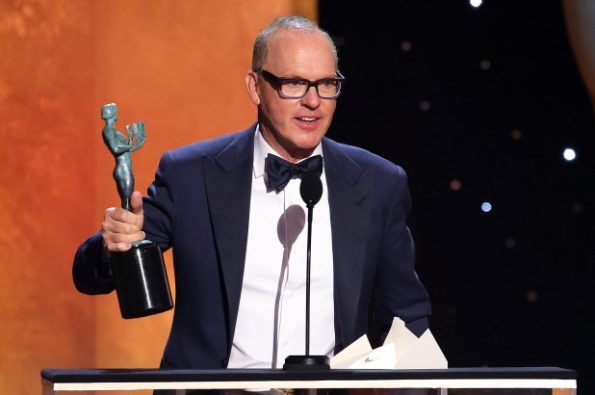 michael-keaton-bathroom-sag-awards-2022-595x395.jpg