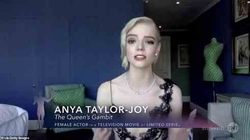 anya-taylor-joy-sags-702x395.jpg