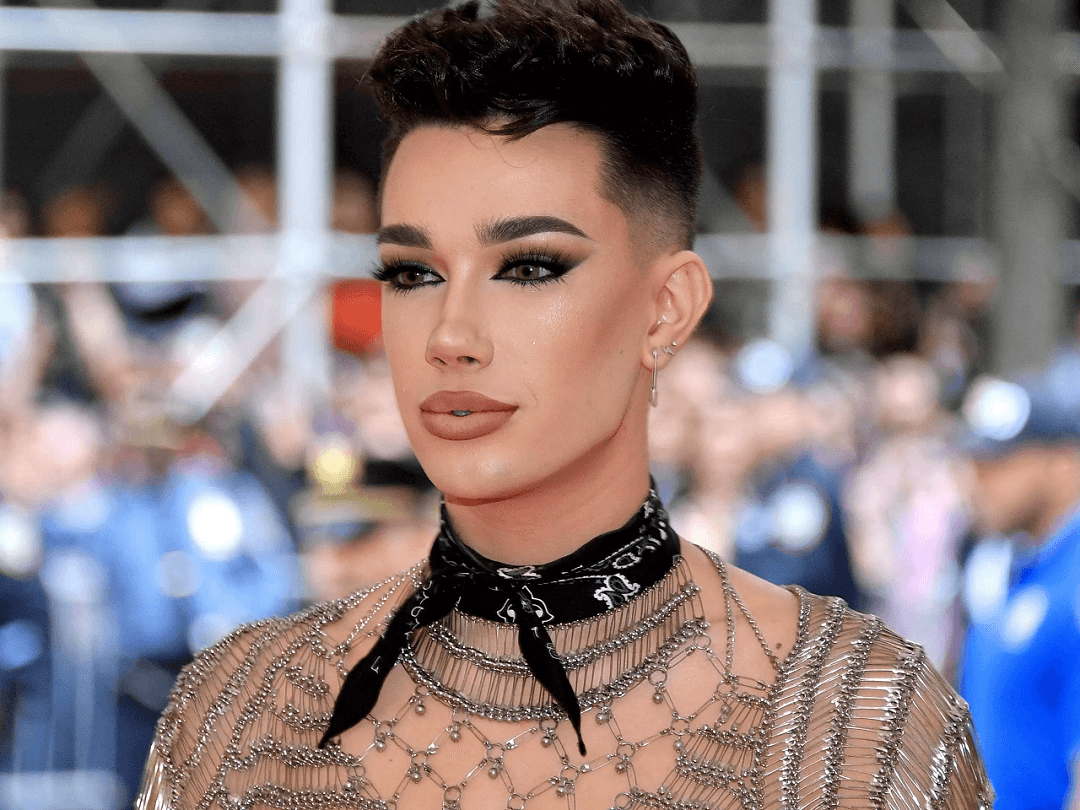James Charles: youtuber admite ter trocado mensagens com adolescentes