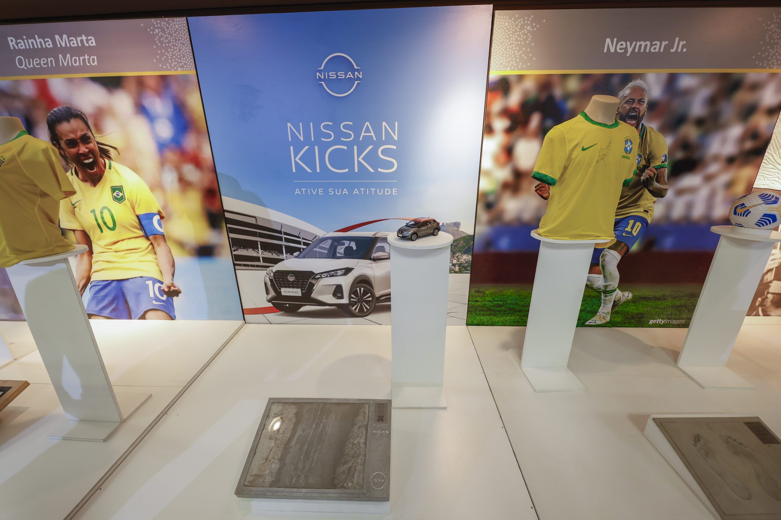 Nissan Kicks deixa sua marca na Calçada da Fama do Maracanã
