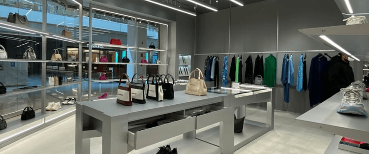 Balenciaga abre sua primeira loja no Brasil