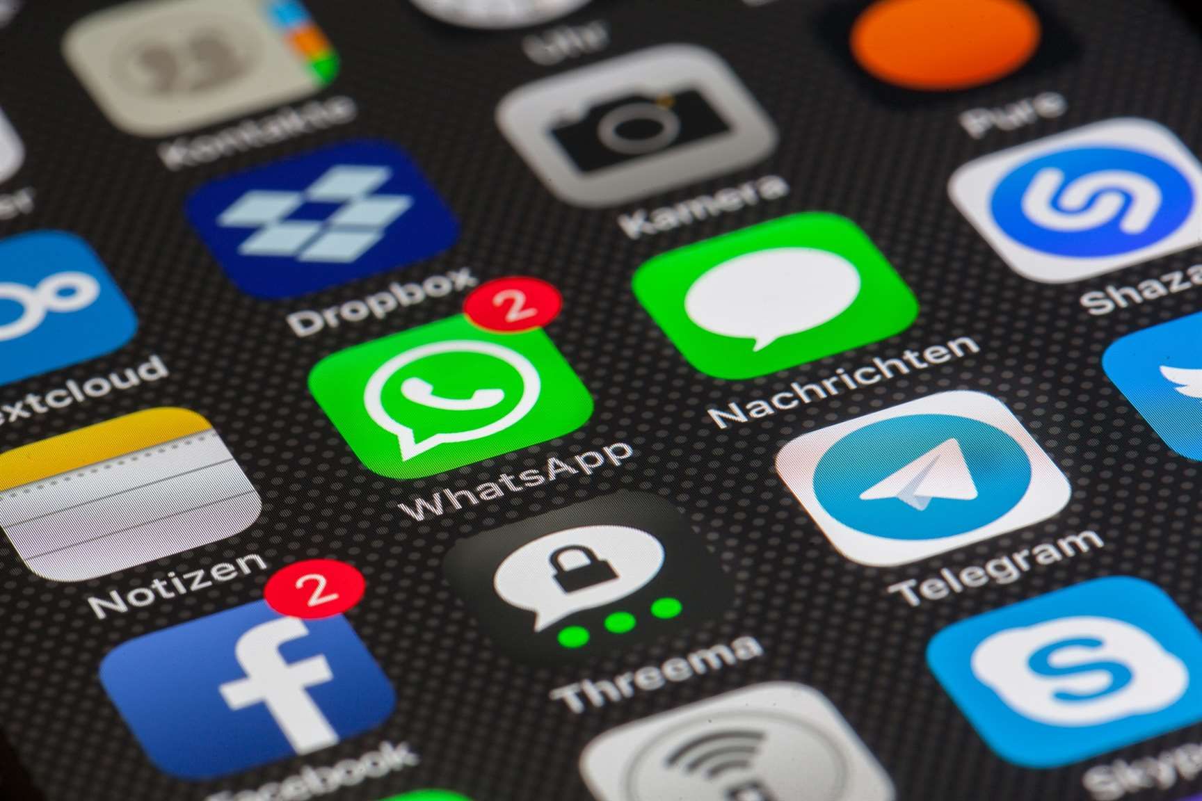 Especialista aponta que as redes sociais tornam usuários dependentes de posts patrocinados