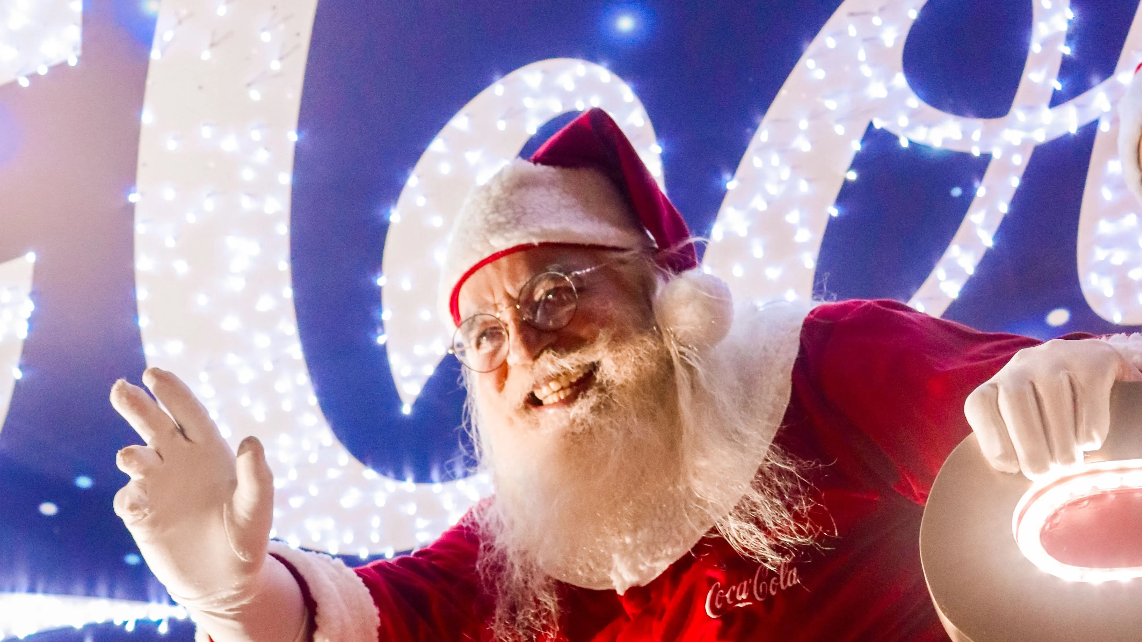 Caravanas de Natal da Solar Coca-Cola cruzam 16 estados levando magia e inclusão