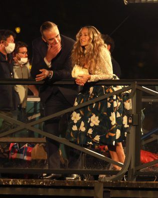 carrie-and-big-paris-315x395.jpg