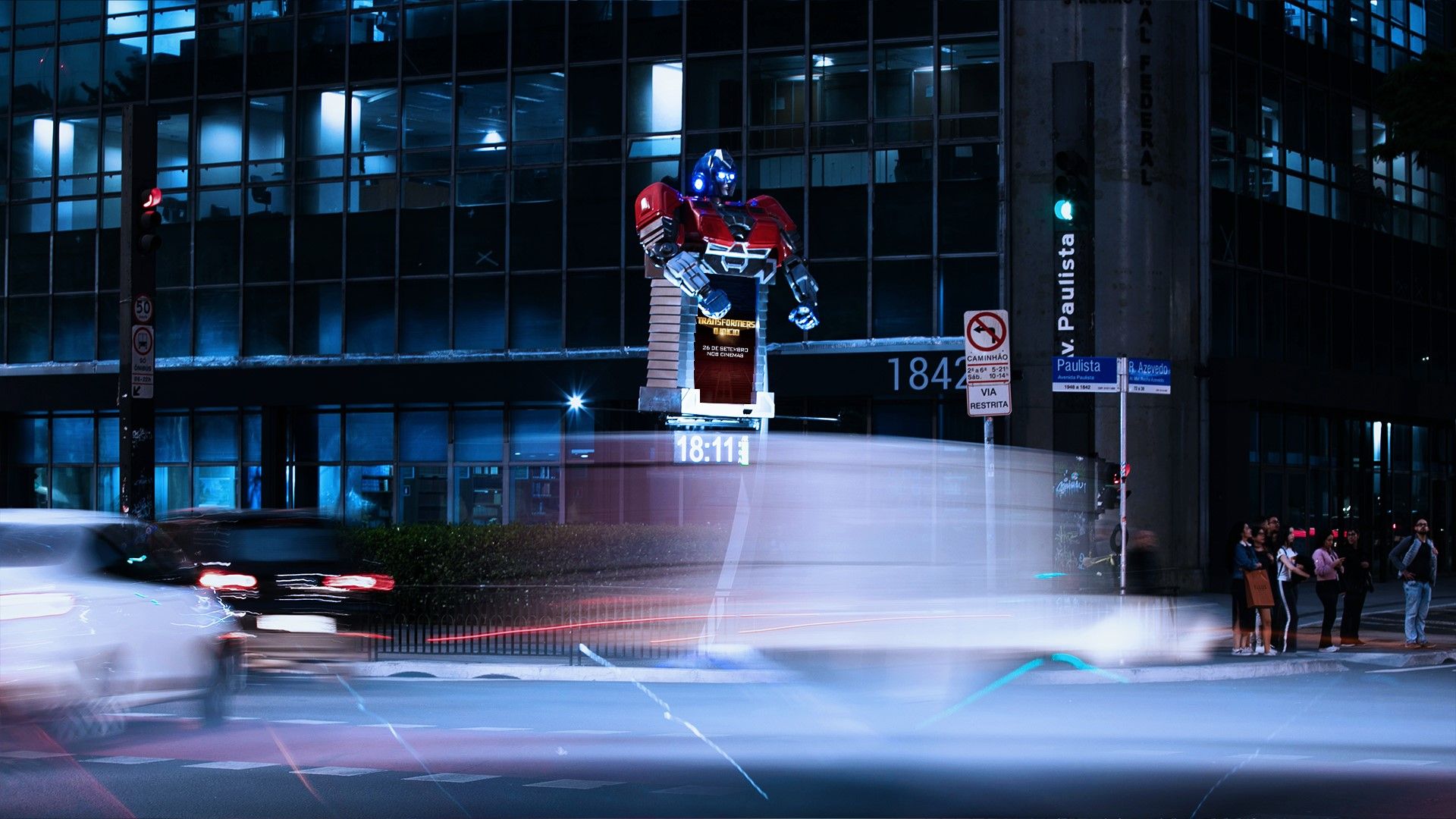 Paramount transforma relógio na Avenida Paulista em Optimus Prime