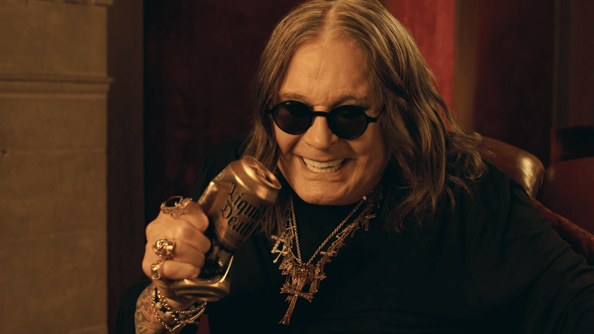 Ozzy Osbourne tem DNA incluído em lata de chá da Liquid Death