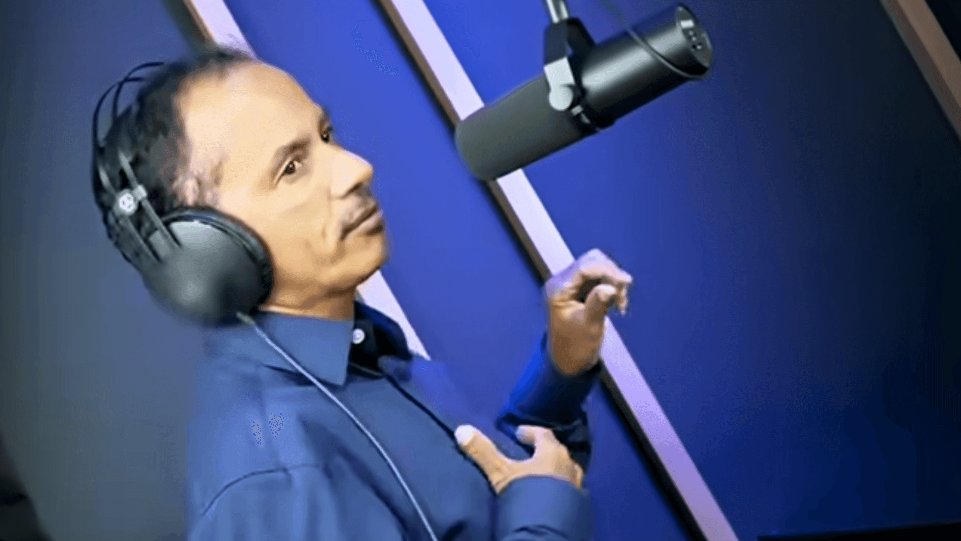 Dono do hit ‘Caneta Azul’ participa da divulgação de ‘Besouro Azul’, da DC