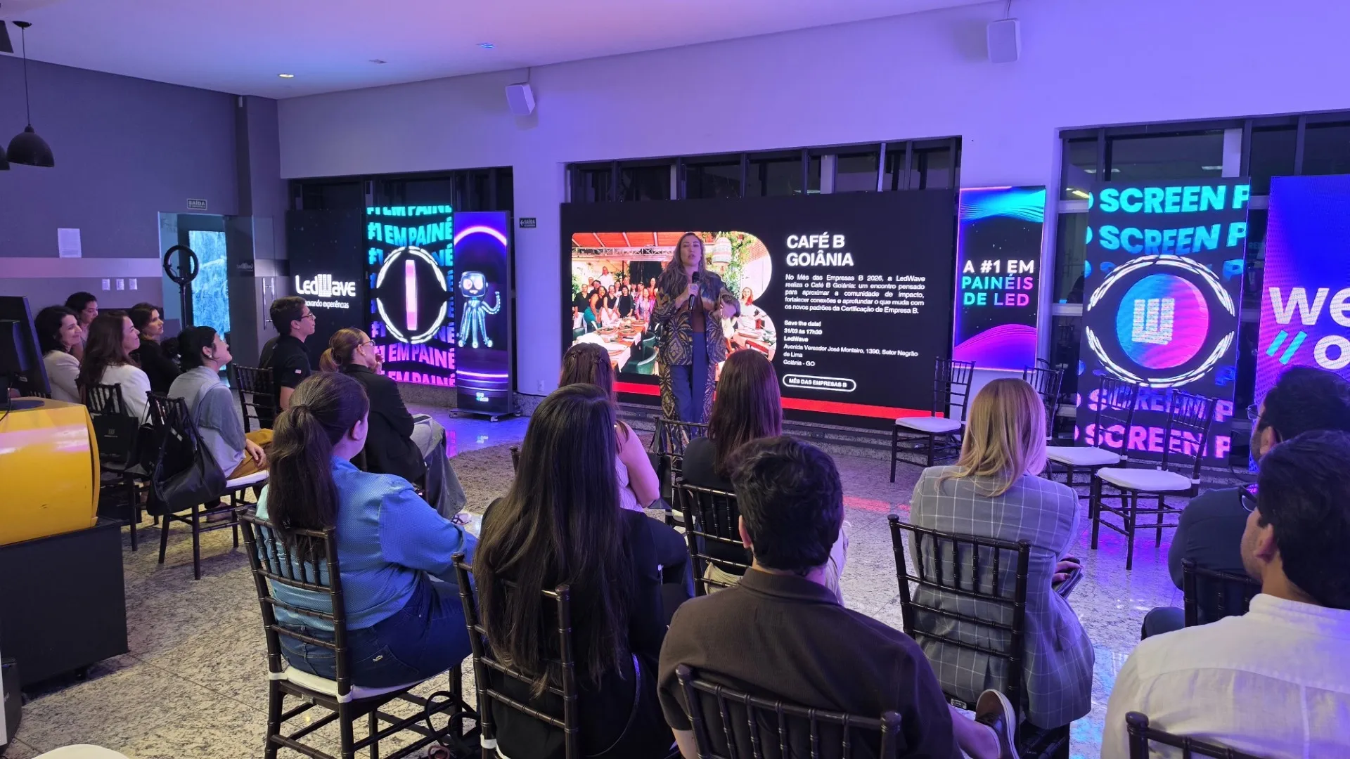 LedWave e o Sistema B: A Sustentabilidade no DNA da Mídia Digital