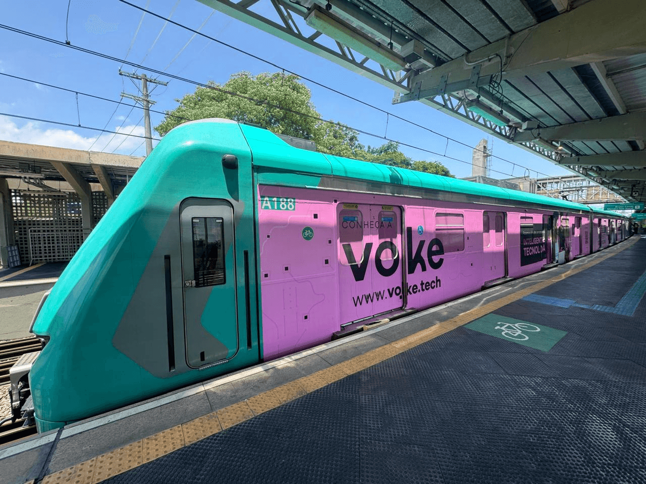 Voke envelopa trem da Linha 9-Esmeralda da CPTM