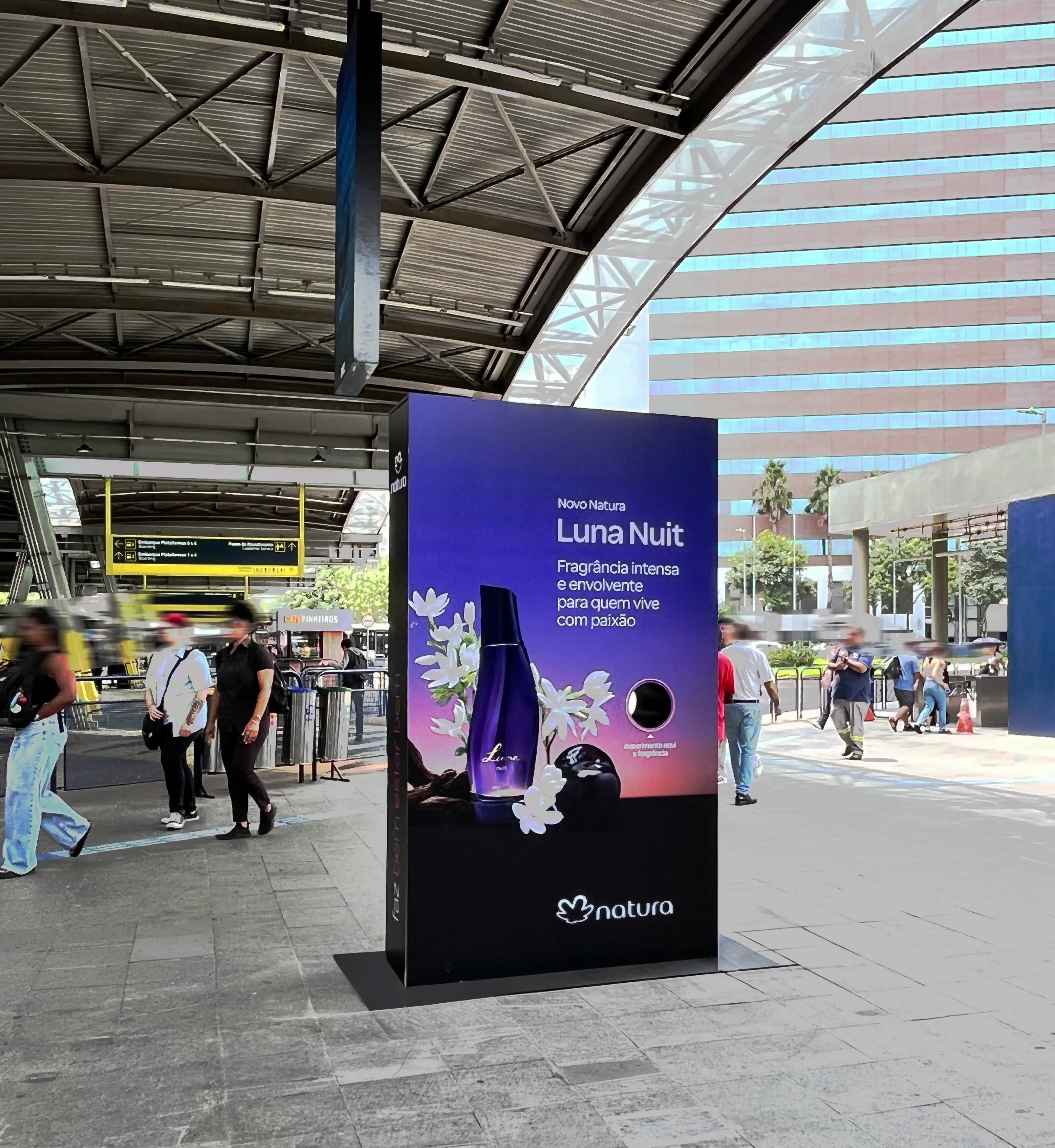 Perfume no terminal: RZK Digital e Natura levam experiência sensorial aos foliões de São Paulo