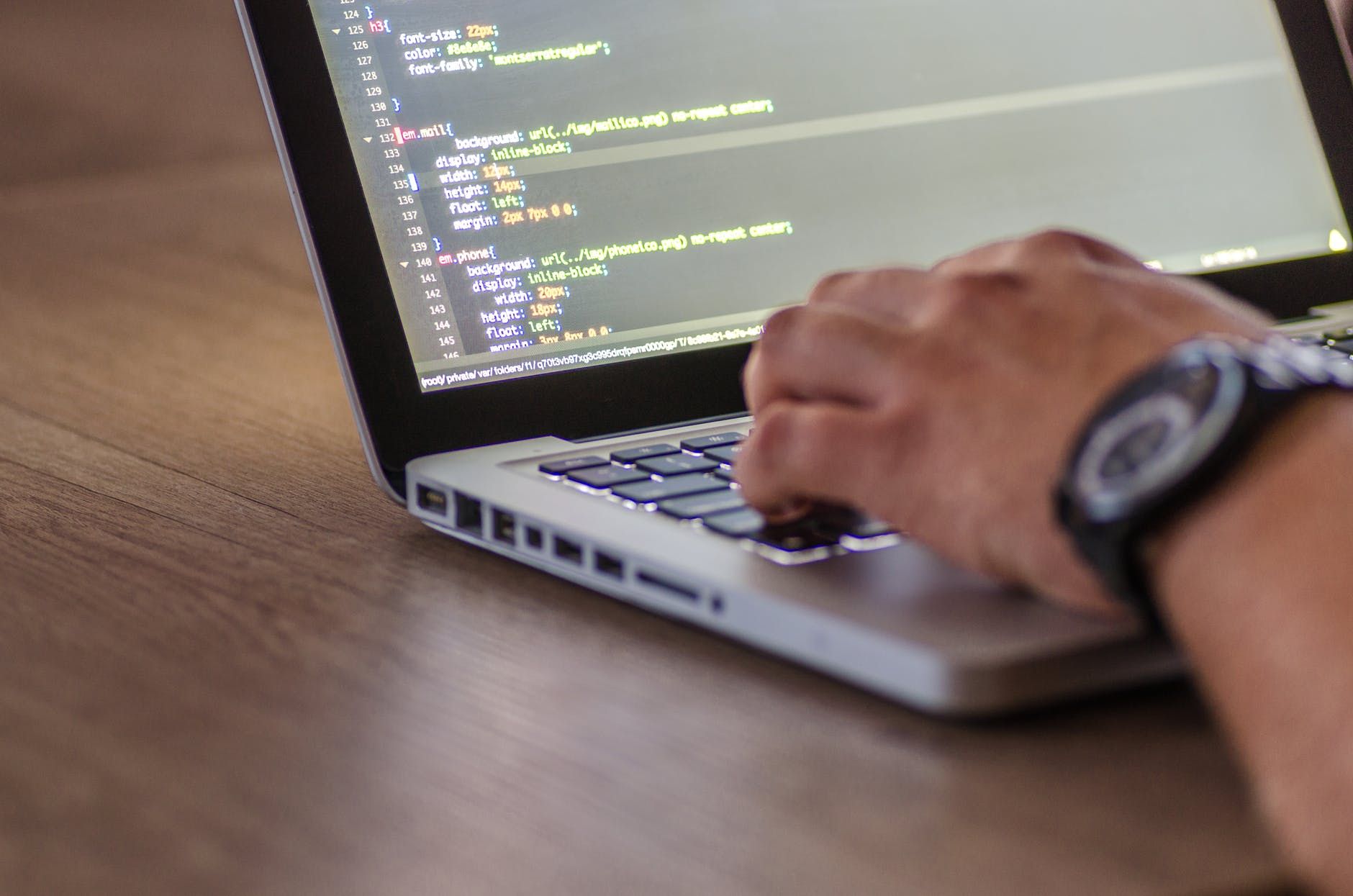 PHP continua sendo a linguagem de programação mais usada para websites no geral