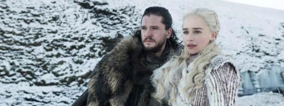 George RR Martin e Emilia Clarke falam sobre o spin-off de Jon Snow