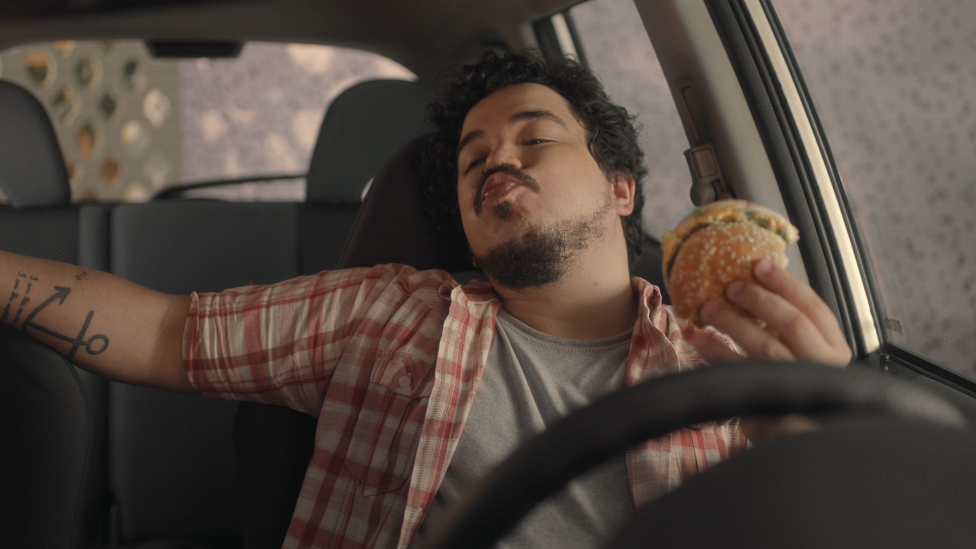 Quando você passa no Drive, seu carro vira um Méqui