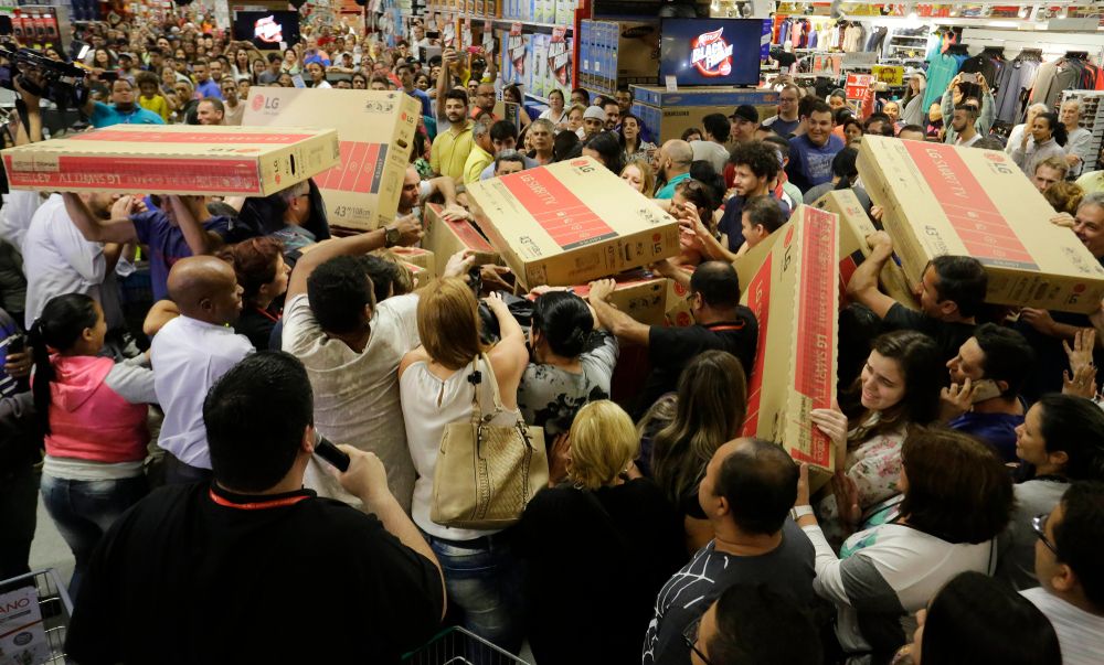 BLACK FRIDAY E NATAL PROMETEM AGITAR O MERCADO DE TRABALHO