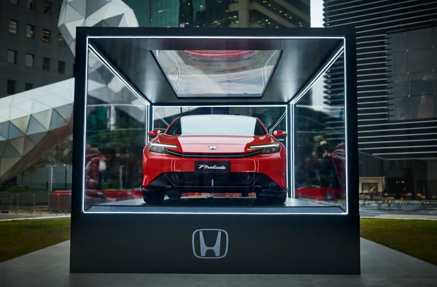 Honda lança campanha "Prazer, Prelude." e expõe cupê híbrido em caixa de colecionador em SP
