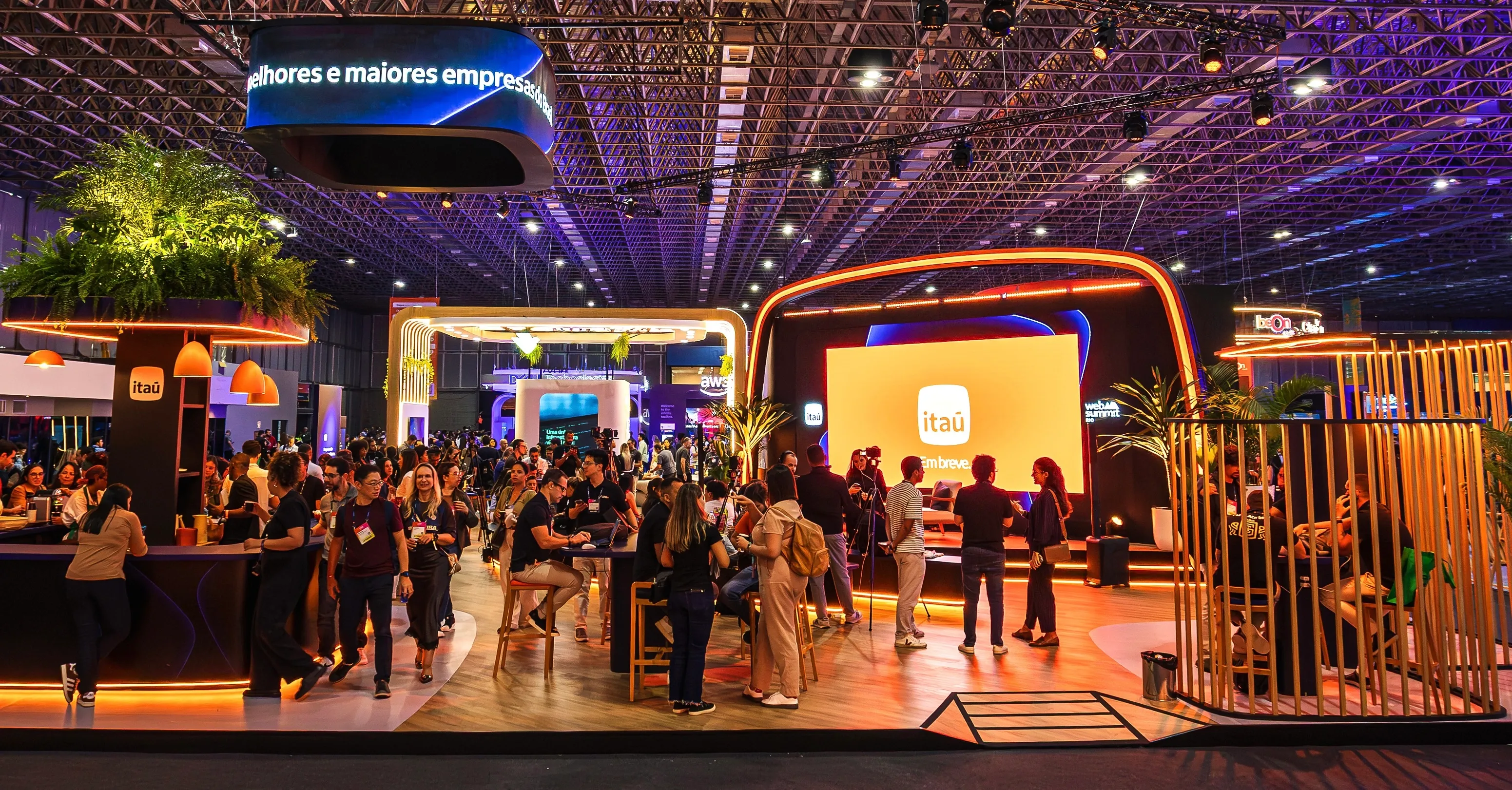 Arena Itaú reformula conceito de estande e foca em negócios B2B no Web Summit Rio 2026