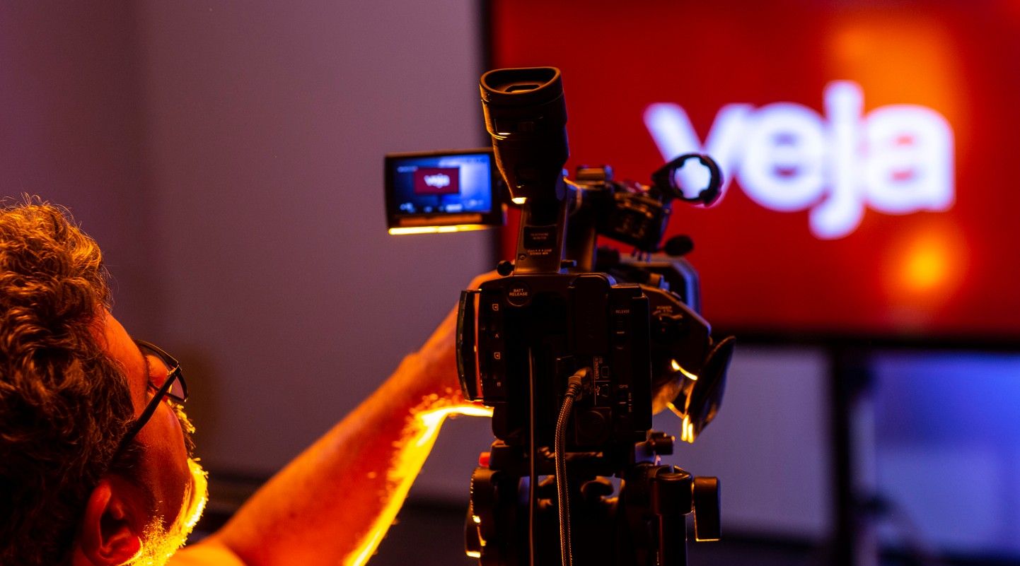Editora Abril lança canal gratuito da TV Veja+ na Samsung TV Plus