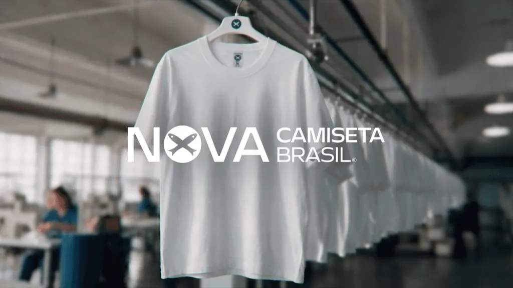 Hering instala vending machine no Aeroporto de Guarulhos para lançamento da Camiseta Brasil