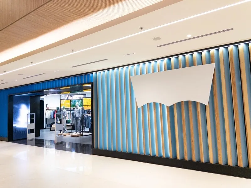 Levi’s Brasil traz para o Shopping Morumbi ativação global que "esconde" o logo da marca