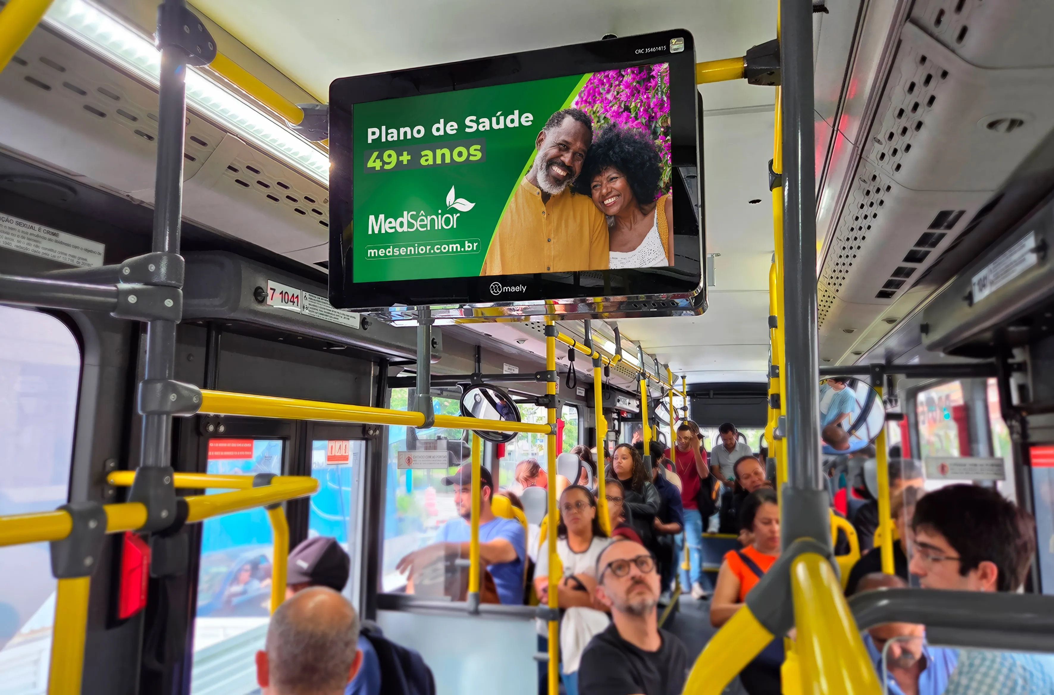 MedSênior expande marca em São Paulo com campanha de 12 meses em ônibus urbanos