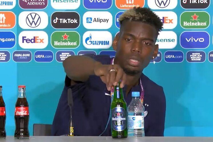 Após Cristiano Ronaldo, Pogba repete gesto com a Heineken