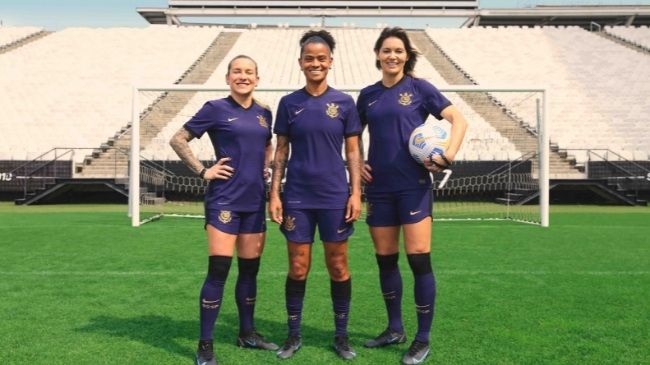 Corinthians-e-Nike-lancam-camisa-roxa-inspirada-em-mulheres-que-nunca-param-de-acreditar-1.jpg