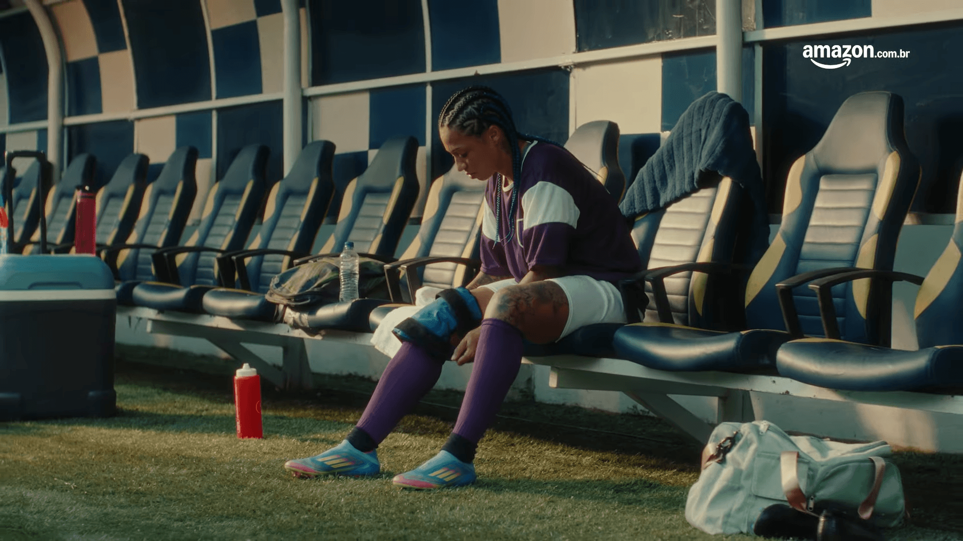 Amazon revive música banida em apoio ao futebol feminino