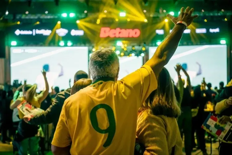 Festival Futebol & Samba atrai 13 mil torcedores ao Pacaembu na primeira fase do mundial