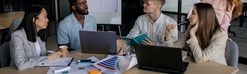 O papel das empresas na gestão de carreira dos profissionais de marketing