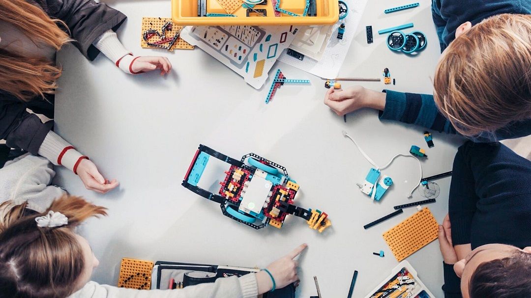 Tecnologia Educacional realiza evento para promover a LEGO® Education