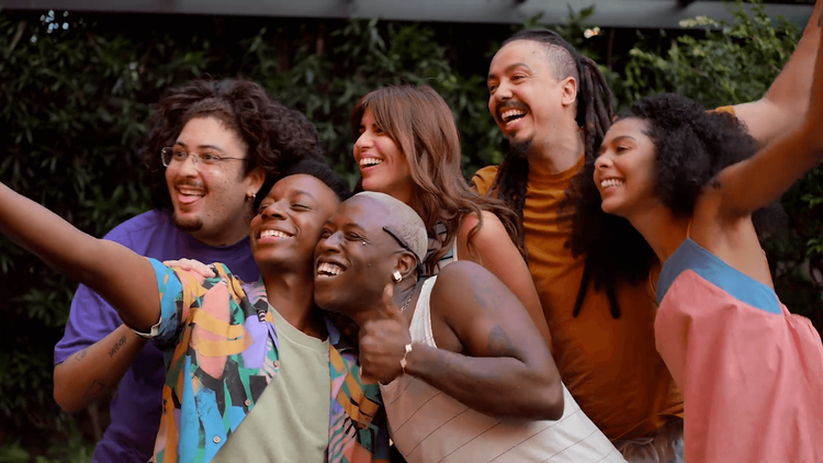 BIC usa reverse em nova campanha assinada pela OMG Brasil