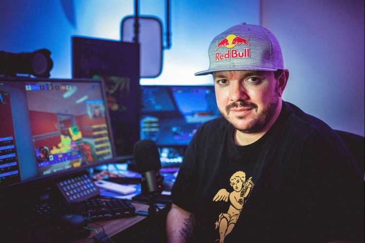 Gaules e Red Bull lançam campeonato de CS2 com mapas icônicos na CCXP