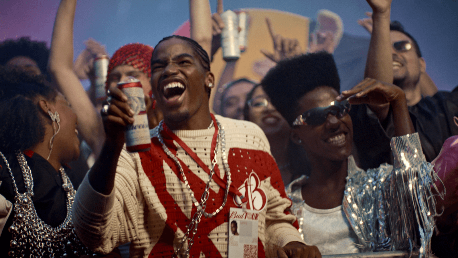 Budweiser promove Bud Tour e leva fãs para viverem dias de artista em festivais de música