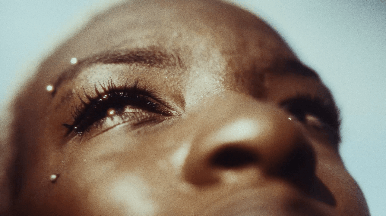 “Além”: websérie aborda preconceito racial e de gênero
