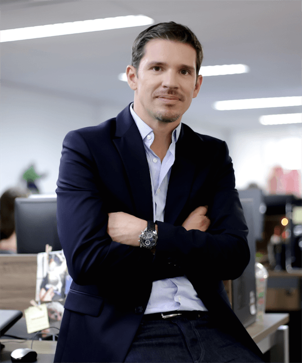 Luther Peczan assume como CEO da Fluent
