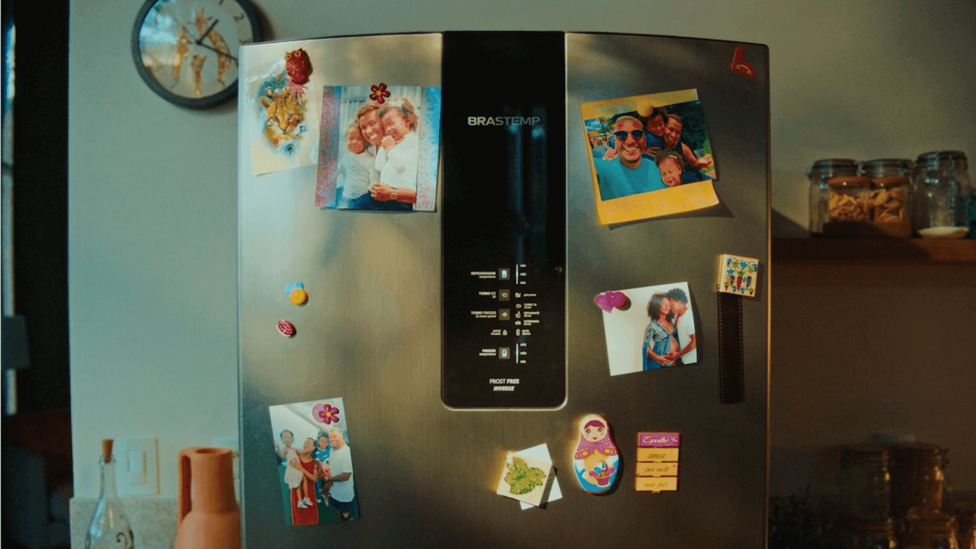 Brastemp lança campanha ‘Geladeira’ com mensagem narrada por Selton Mello