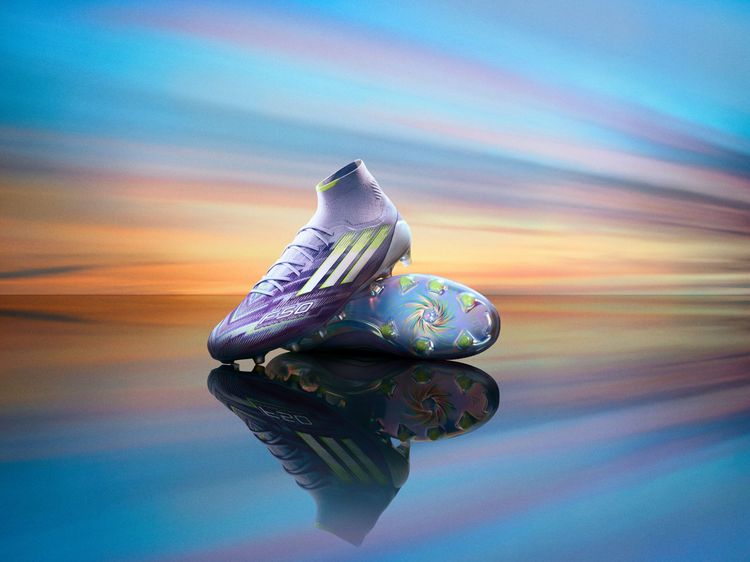 Adidas lança chuteira exclusiva para mulheres