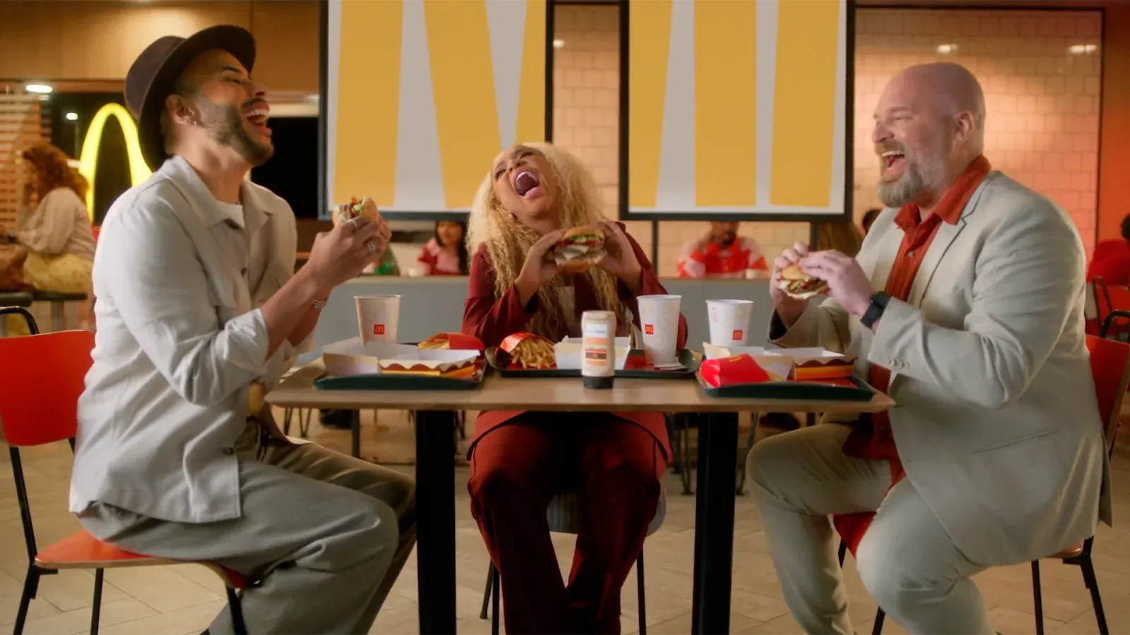 McDonald’s lança Tasty Turbo Bacon com campanha estrelada por Hugo Gloss, Cariúcha e Chico Barney