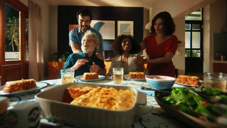 Adria comemora 75 anos com campanha criada pela Crispin e o conceito "Nas mesas da sua vida"