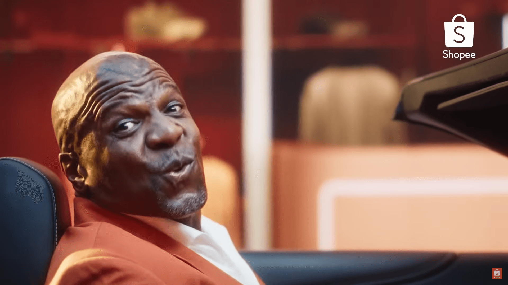 Terry Crews revive cena icônica de “As Branquelas” em campanha para Shopee