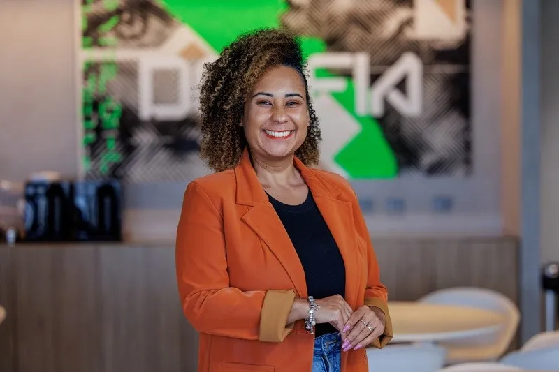 Protagonismo feminino e inteligência estratégica: A nova face do Marketing B2B em 2026