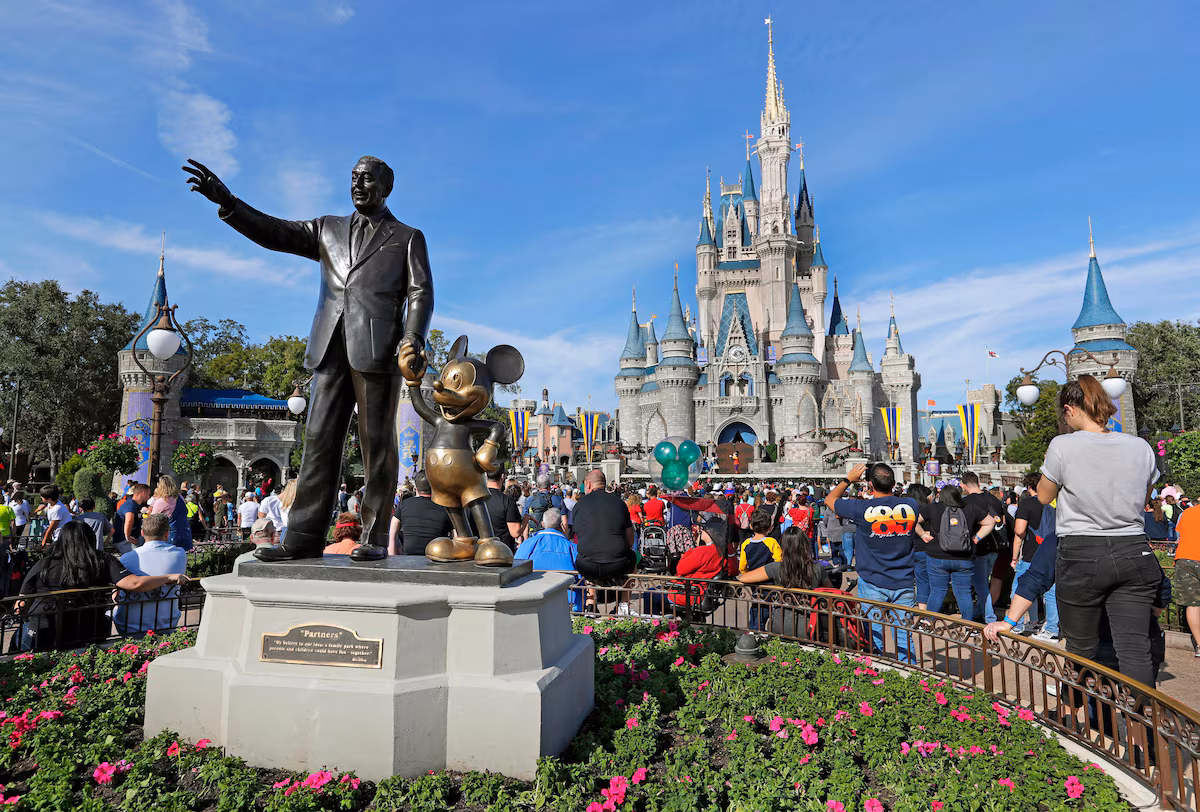 Disney fecha acordo com a OpenAI e libera mais de 200 personagens para vídeos gerados pela Sora