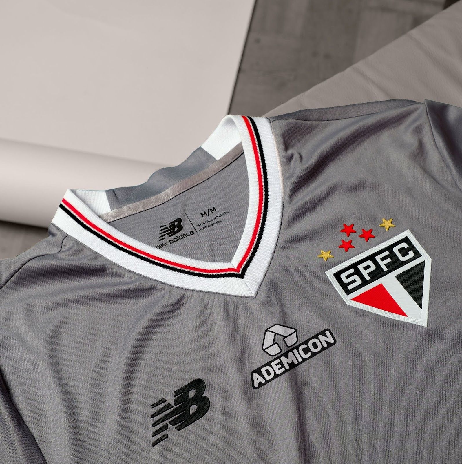 New Balance lança camisa cinza do São Paulo