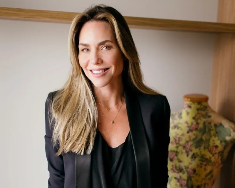 Entre o vento e a rota: Claudia Abreu assume o comando da Royal Face
