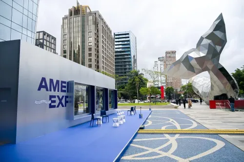 American Express leva experi ência de Fórmula 1 à Faria Lima com listening bar