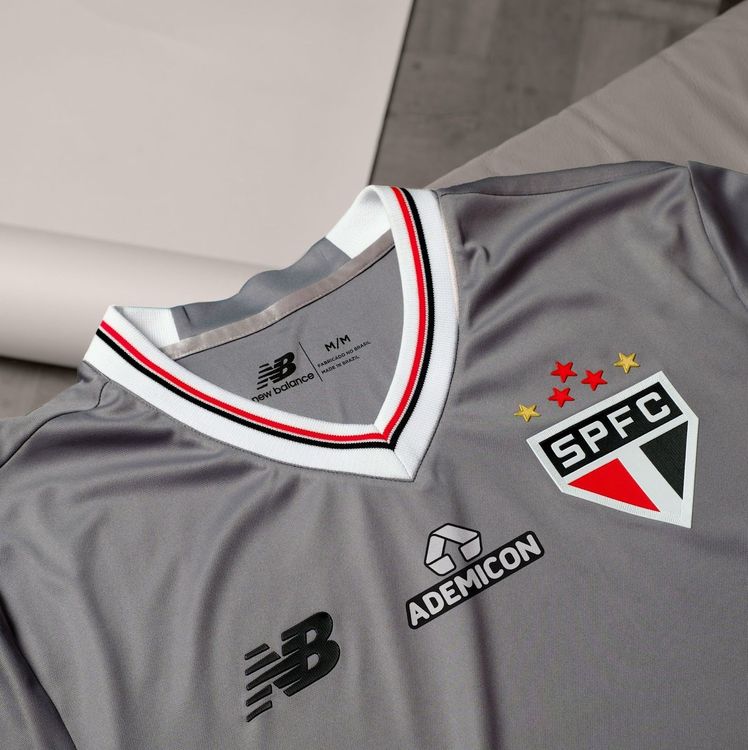 New Balance lança camisa cinza do São Paulo