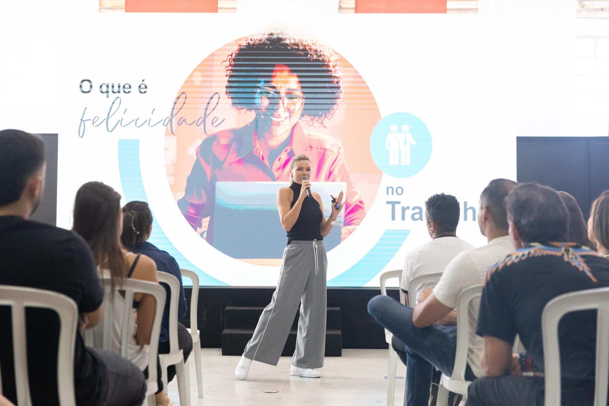 Denize Savi, da Chilli Beans, enfatiza o cuidado com a saúde mental no trabalho