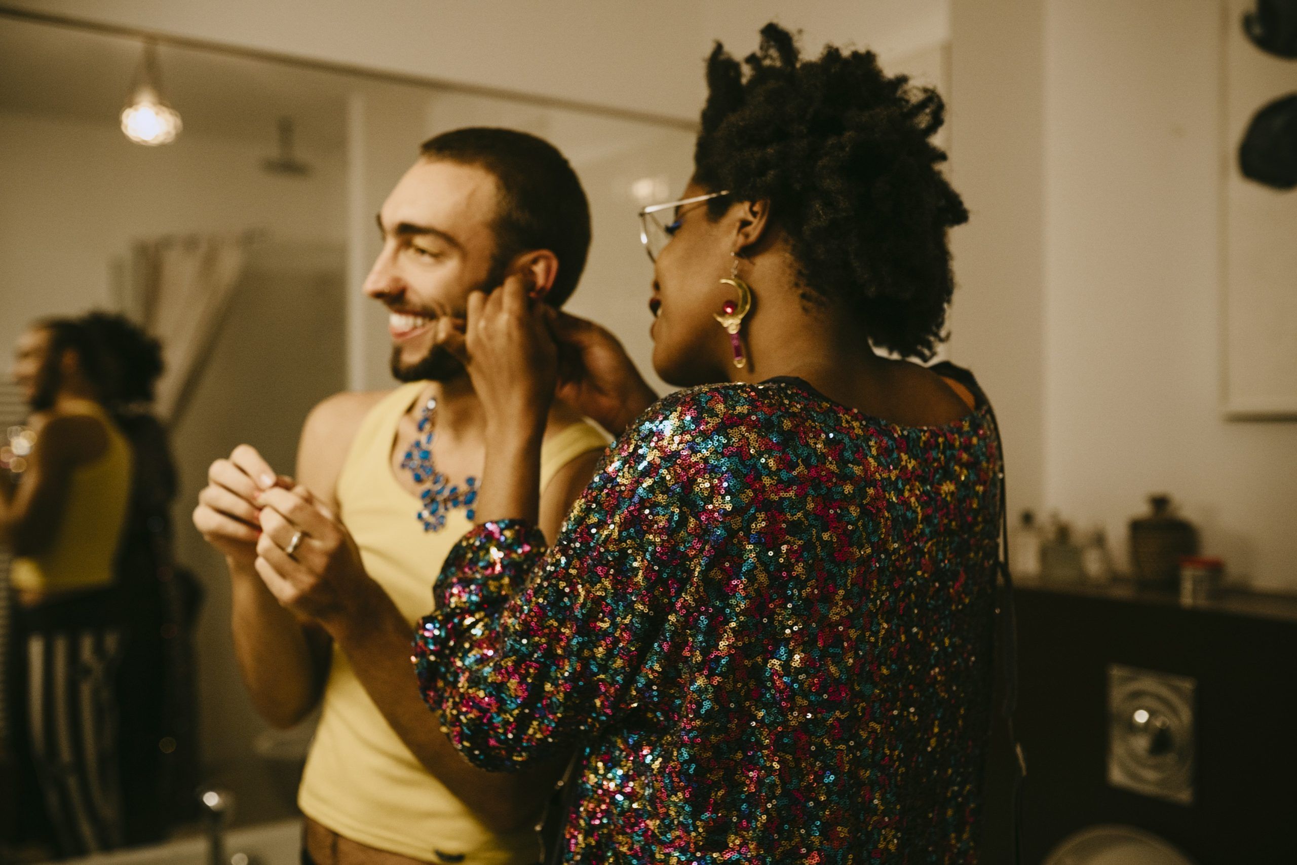 Representação visual LGBT+ ainda é baixa e estereotipada